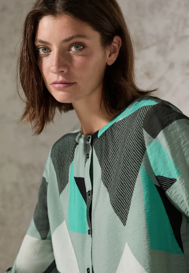 Bluse mit grafischem Muster glaced salvia green