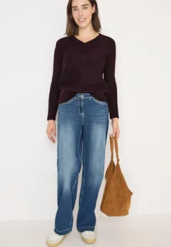 Bouclé V-Neck Pullover eggplant red