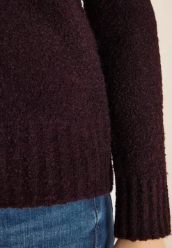 Bouclé V-Neck Pullover eggplant red