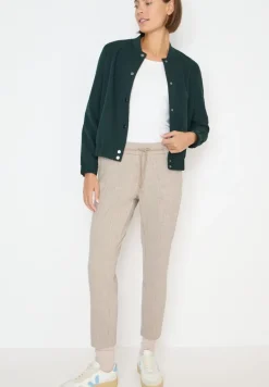 Casual Fit Hose creamy white