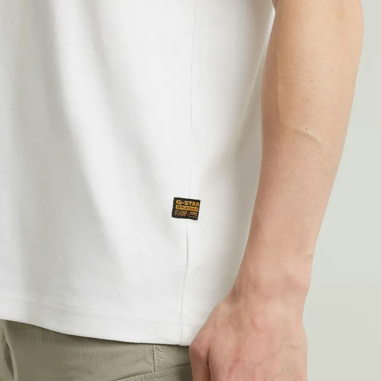 Chest logo r t white
