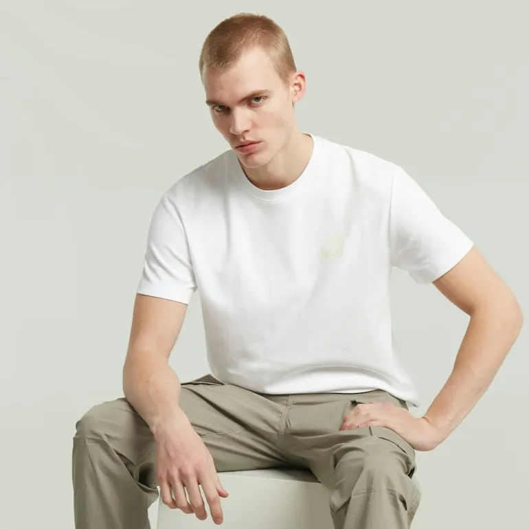 Chest logo r t white