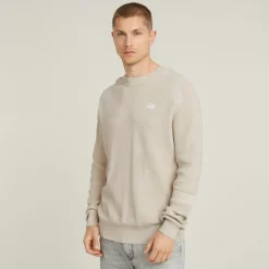 Detailed r knit whitebait