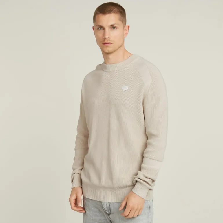 Detailed r knit whitebait