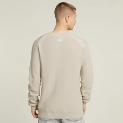 Detailed r knit whitebait