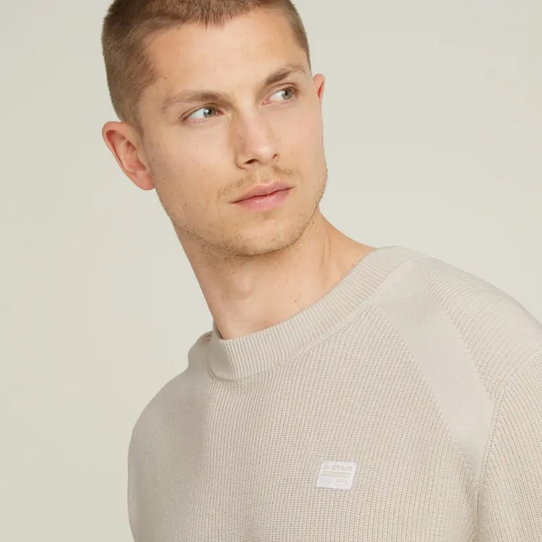 Detailed r knit whitebait
