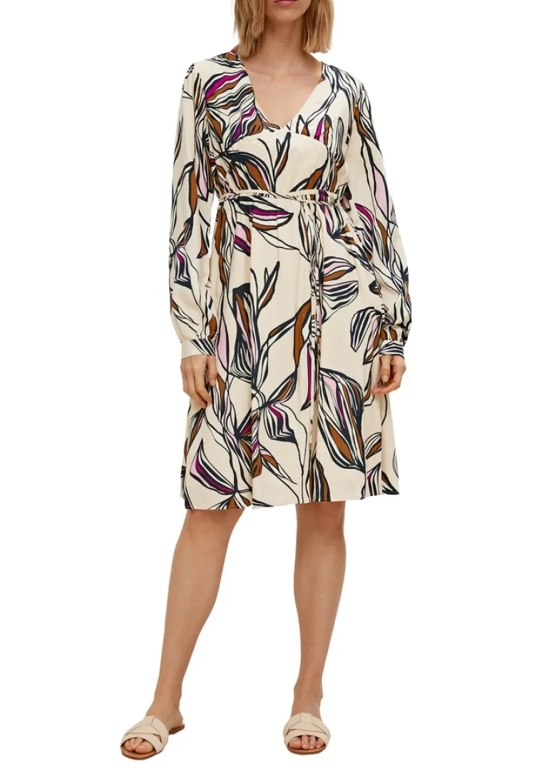 Kleid mit Allover-Print beige