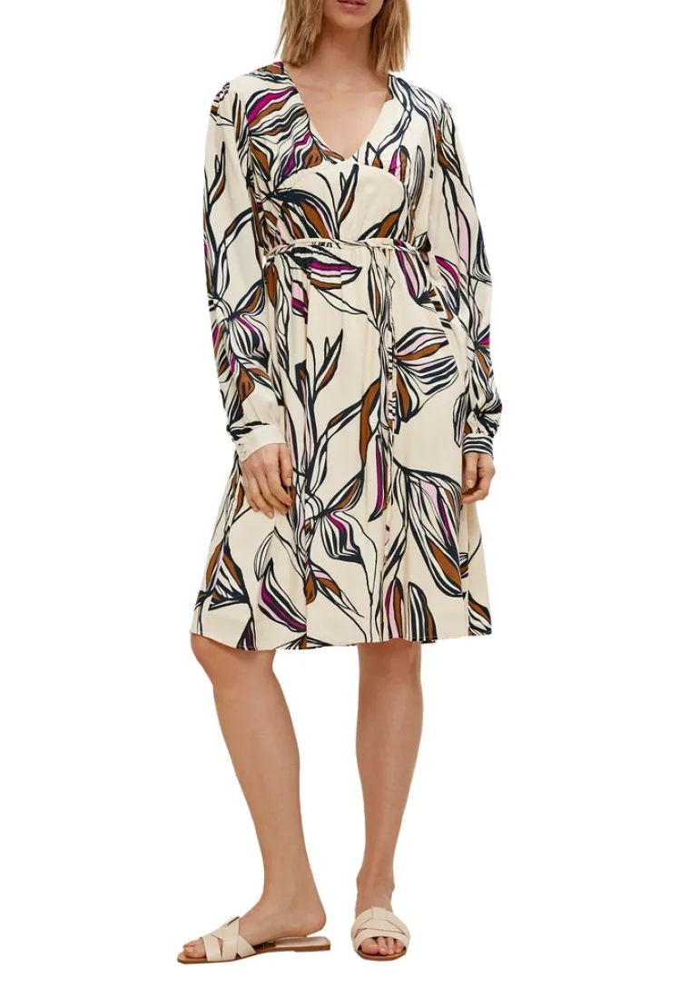 Kleid mit Allover-Print beige