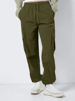 NMKIRBY HW CARGO PANTS WVN NOOS grün1
