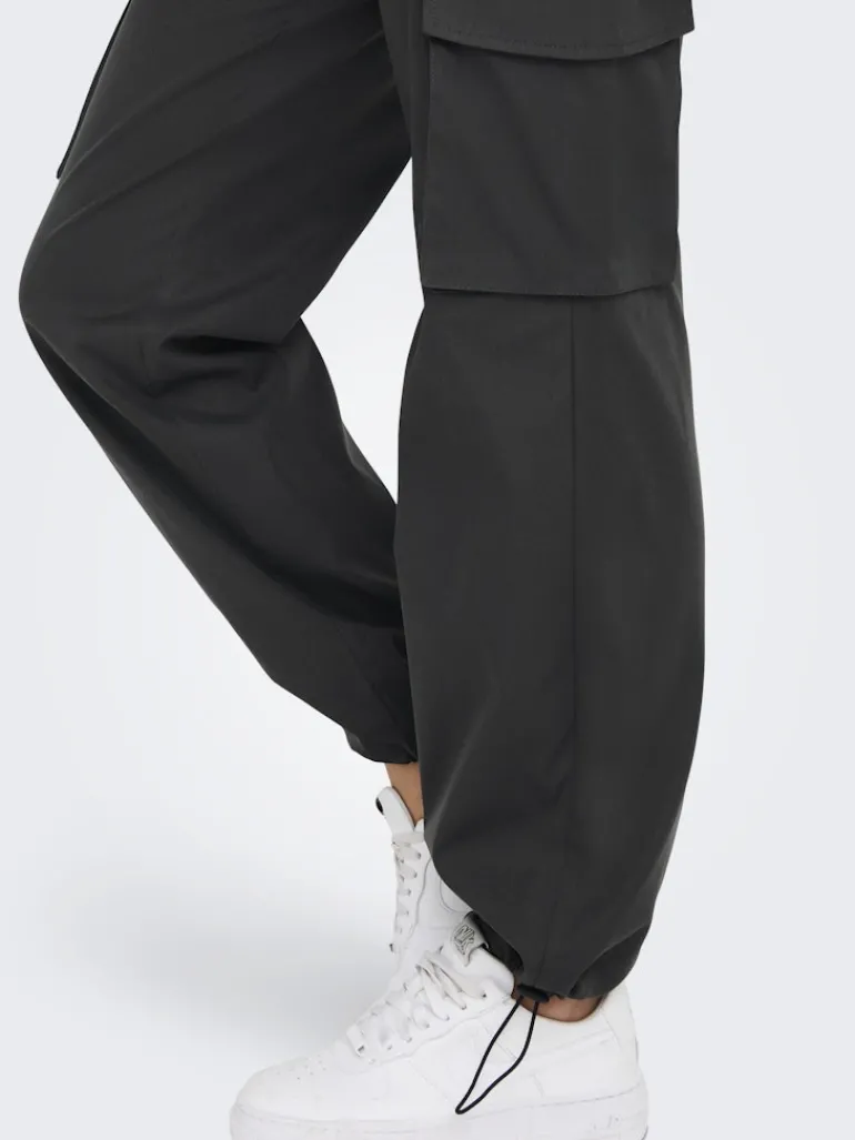 ONLCASHI CARGO PANT WVN NOOS raven