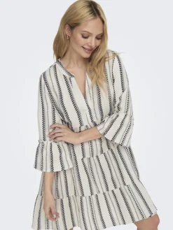 ONLTHYRA PEPLON DRESS AOP WVN cloud dancer
