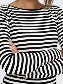 ONLTRISTA L/S BOATNECK TOP BOX JRS black3
