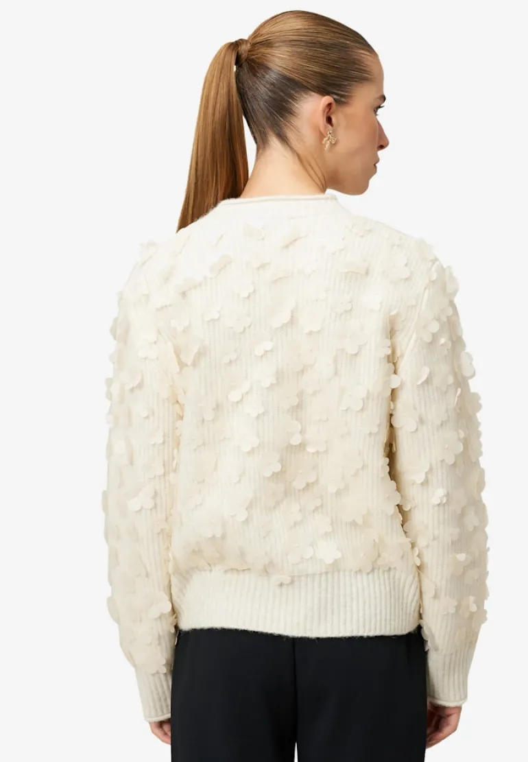 Pullover mit 3D Blüten eggnog