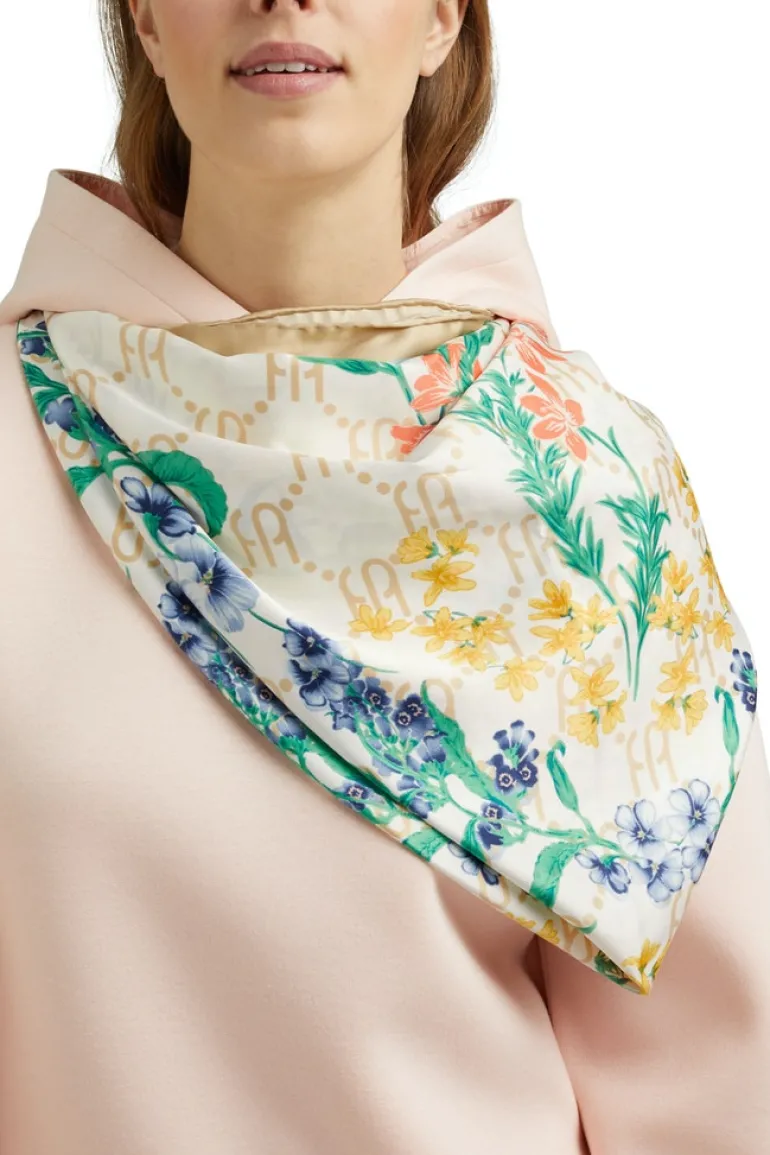 Recycelt: Tuch in Satinoptik off white