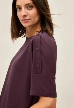 T-Shirt mit Knopfdetail mulberry red